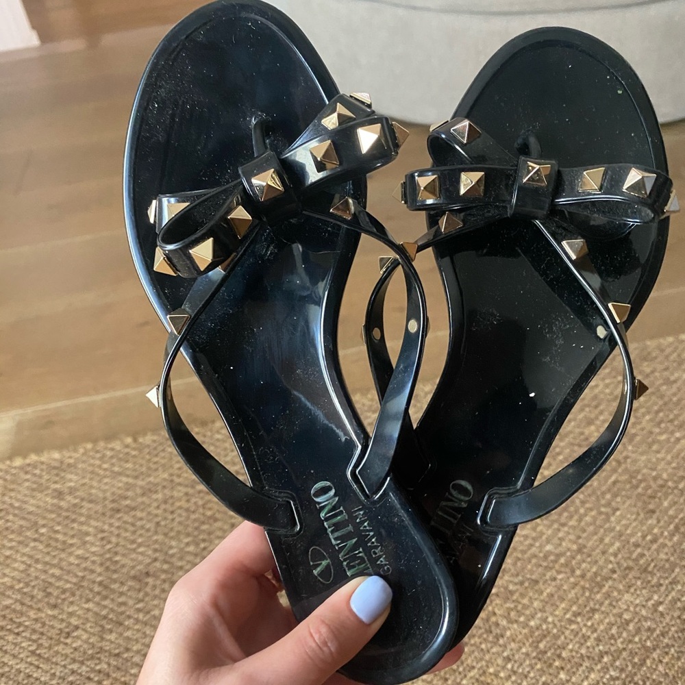 Valentino rock stud black flip flops